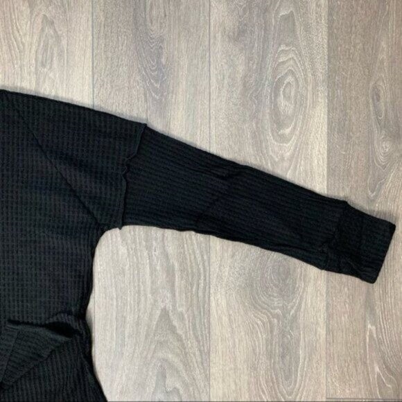 Revolve LNA Oversized Turtleneck Sweater Waffle Knit Slit Mock neck Black XS - Picture 13 of 16